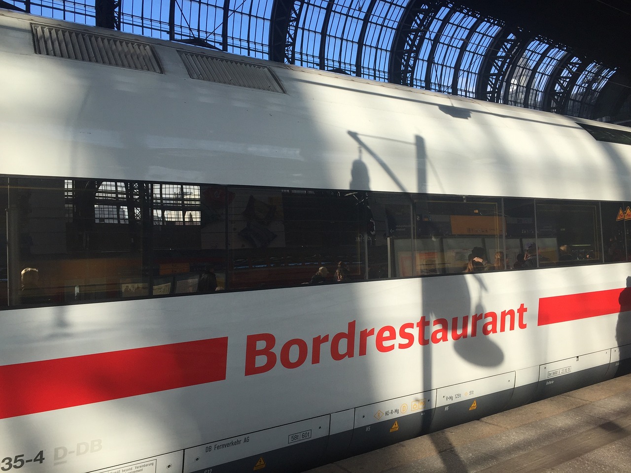 Unterschlagungen von Einnahmen und Veruntreuungen von Verkaufsgütern im ICE-Verkehr durch Mitarbeitende der Deutschen Bahn AG